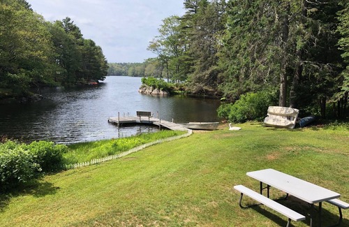 Boothbay Harbor Cottage | McFarland's Pond Cottage - Waterfront - West Harbor Pond!