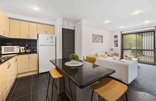 Cowes Apartment | MCKENZIE GETAWAY guests 6