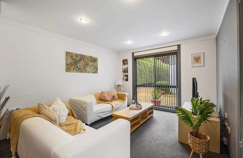 Cowes Apartment | MCKENZIE GETAWAY guests 6