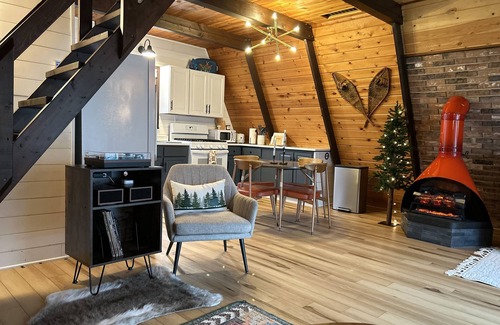 Johannesburg Ski Chalet | MCM A-frame: HOT TUB; Lake; Fall Colors; Fireplace; Nature; Cozy; Kayaks