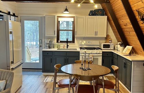 Johannesburg Ski Chalet | MCM A-frame: HOT TUB; Lake; Fall Colors; Fireplace; Nature; Cozy; Kayaks