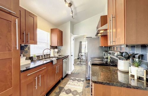 Union Park House | MCM Blend 3/2 Pool Home in Central FL with King Bed