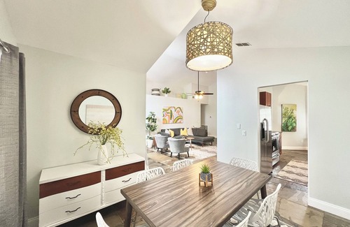 Union Park House | MCM Blend 3/2 Pool Home in Central FL with King Bed