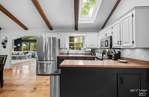 Rogers House | MCM Lakehouse - Direct Lake Access - Sleeps 8