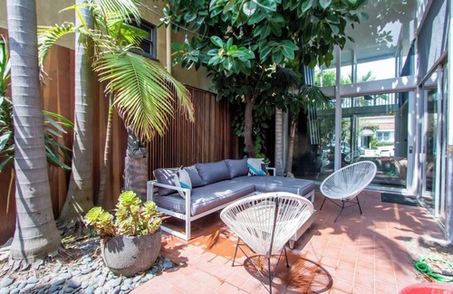 Harbor House | MCM modern architectural gem four houses from the bay in Naples, Long Beach.