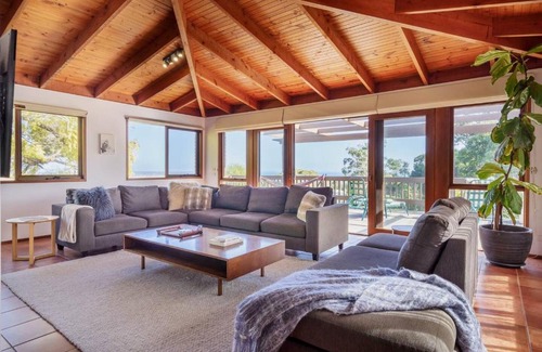 McCrae House | McRae Hillside Terrace - Panoramic Family Living
