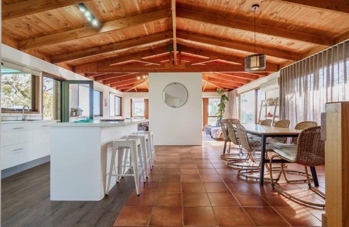 McCrae House | McRae Hillside Terrace - Panoramic Family Living