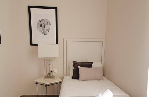 El Pilar Apartment | MD Balmes Street 2 City Center