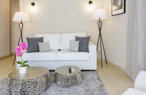 El Pilar Apartment | MD Balmes Street 4 City Center