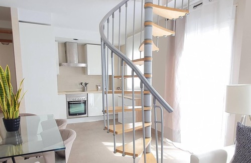 El Pilar Apartment | MD Balmes Street Duplex Apartment 5 + Terrace