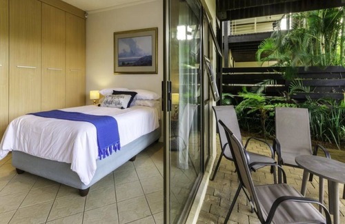 Umhlali Beach Apartment | Mdoni Tranquility is 1 km from Salt Rock Beach. In a Secure gated Complex
