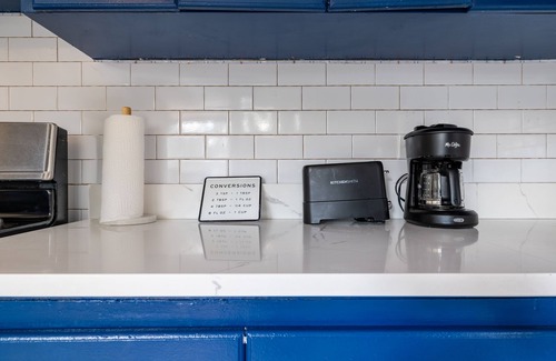 Evanston Condo | MDRN Kid-Friendly Apt|Charming|Private|Sunny|Fast Wi-Fi| Parking