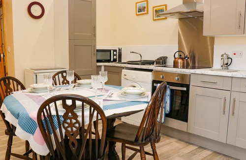 Tunstall Cottage | MEADOW VIEW, pet friendly, character holiday cottage in Withernsea