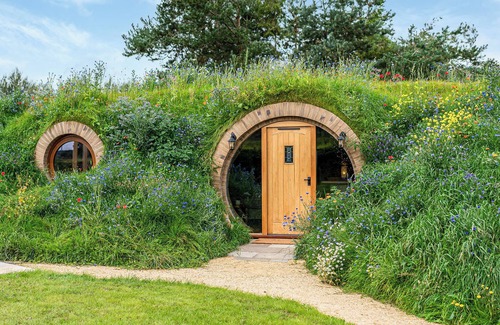 Radstock Cottage | Meadow and Nest Burrow