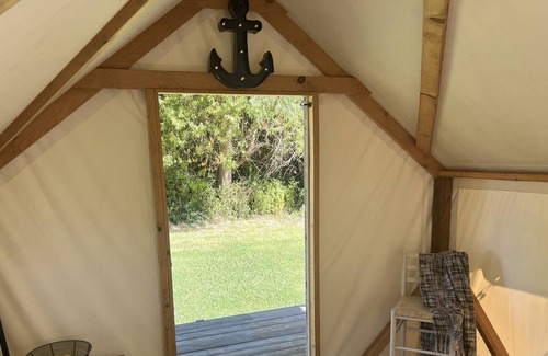 Isleton House | Meadow Cabana - King Bed