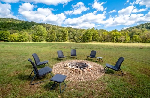 Newnata Cabin | Meadow Cabin on Sylamore Creek
