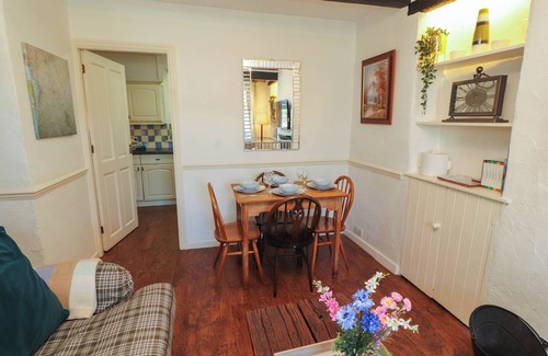 Staveley Cottage | MEADOW COTTAGE, pet friendly, with open fire in Staveley