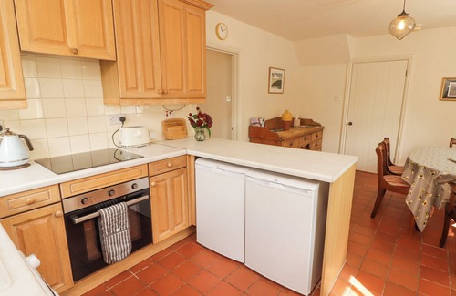 Llanarthney Cottage | MEADOW COTTAGE, pet friendly, with open fire in Llanarthney