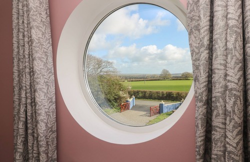 Haverfordwest Cottage | MEADOW CROFT, family friendly, with a garden in Haverfordwest