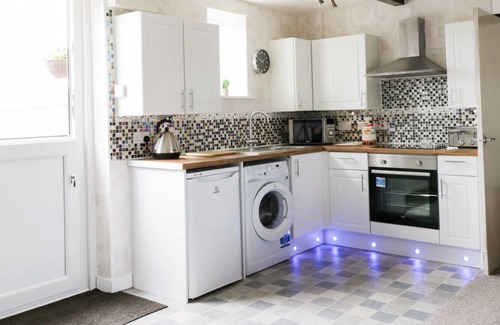 Buxton House | MEADOW FARM, family friendly, with a garden in Buxton