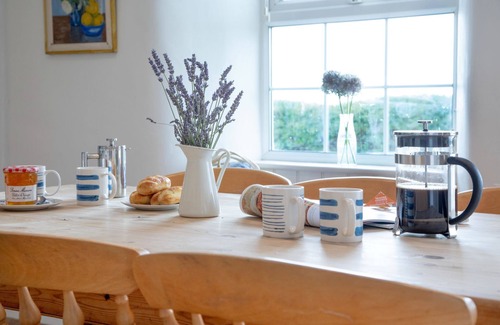 Mylor Churchtown Cottage | Meadow House - a cottage that sleeps 6 guests in 3 bedrooms