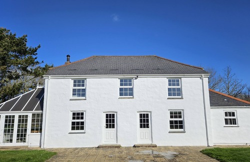 Mylor Churchtown Cottage | Meadow House - a cottage that sleeps 6 guests in 3 bedrooms