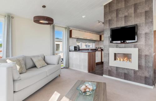 Wiseman's Bridge Resort | Meadow House Holiday Park