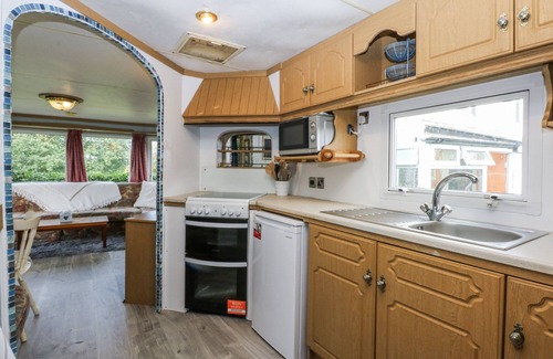 Caernarfon Cottage | MEADOW ISLAND CARAVAN, pet friendly, with a garden in Penygroes