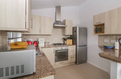 Newton Ferrers Cottage | MEADOW LODGE, family friendly in Newton Ferrers