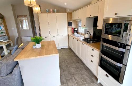 Cayton Bay House | Meadow Lodge