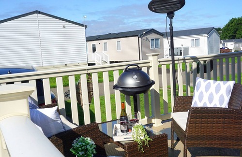 Cayton Bay Cottage | MEADOW LODGE, pet friendly, country holiday cottage in Cayton