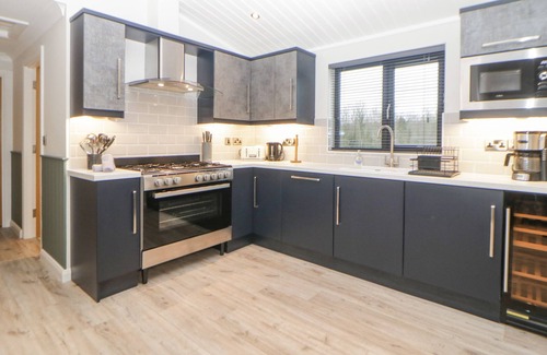 Lifton Cottage | MEADOW LODGE, pet friendly, luxury holiday cottage in Lifton