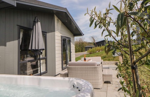 Lifton Cottage | MEADOW LODGE, pet friendly, luxury holiday cottage in Lifton