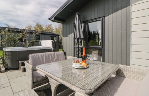 Lifton Cottage | MEADOW LODGE, pet friendly, luxury holiday cottage in Lifton