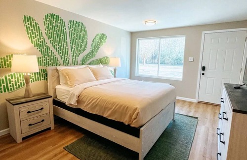 Townsend Hotel | Meadow Room at The Trailblazer Unit 1