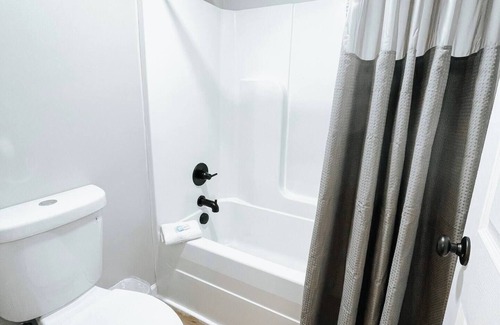 Townsend Hotel | Meadow Room at The Trailblazer Unit 2