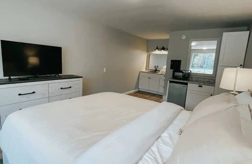 Townsend Hotel | Meadow Room at The Trailblazer Unit 4