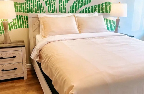 Townsend Hotel | Meadow Room at The Trailblazer Unit 5