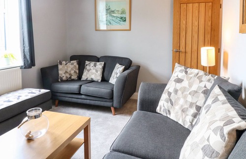 Mayfield House | MEADOW VIEW, family friendly, character holiday cottage in Ashbourne