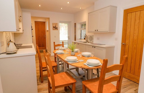 Mayfield House | MEADOW VIEW, family friendly, character holiday cottage in Ashbourne