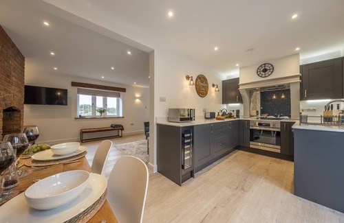 Taddington Cottage | Meadow View is a traditional stone cottage with a beautiful modern twist.
