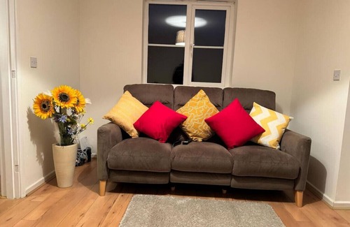 Bedford House | Meadow View- Long stay and short term stay