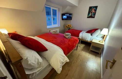 Bedford House | Meadow View- Long stay and short term stay