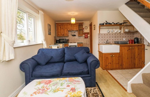 Caernarfon Cottage | MEADOW VIEW, romantic, country holiday cottage in Penygroes