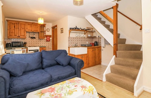 Caernarfon Cottage | MEADOW VIEW, romantic, country holiday cottage in Penygroes