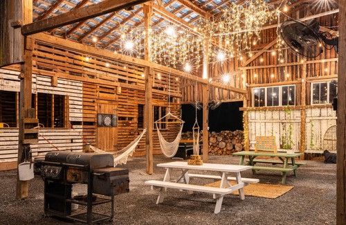 Newport House | Meadow View · Romantic Glamping Stay w/Barn, Outdoor Tub & Sauna