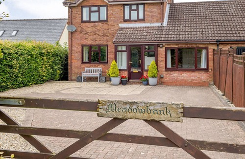 Ruardean Cottage | MEADOWBANK, pet friendly, with open fire in Drybrook