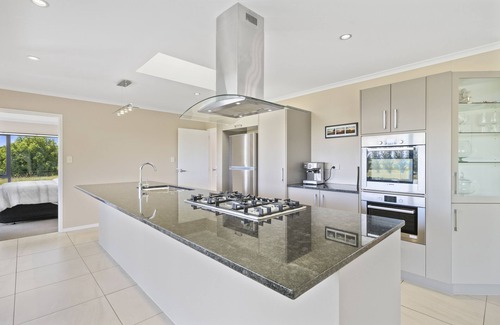 Dyerville House | Meadowscape Hideaway - Martinborough Holiday Home