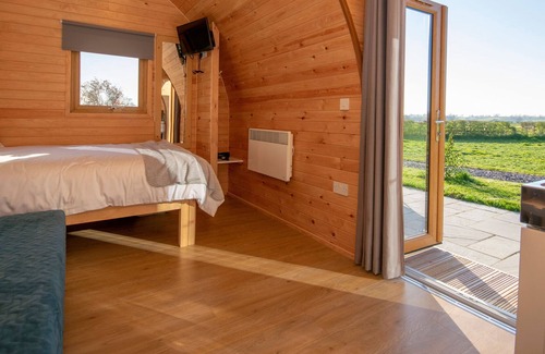 Whitchurch Cottage | MEADOWSWEET, pet friendly, with a garden in Malpas