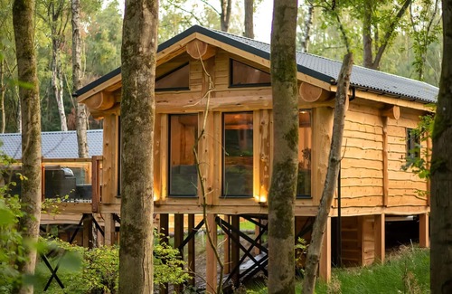 Overton-on-dee Ski Chalet | Meadowsweet Treehouse